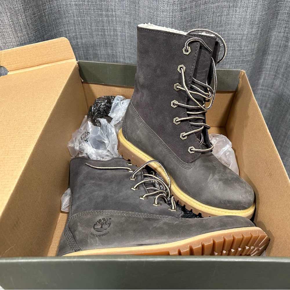 Timberland women’s auth teddy fleece boots NWT